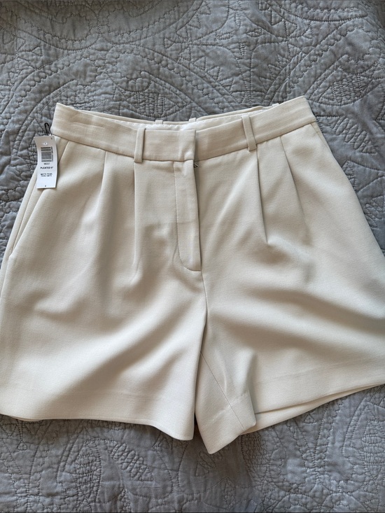 Aritzia Pants - Aritzia babaton 5 inch trouser shorts